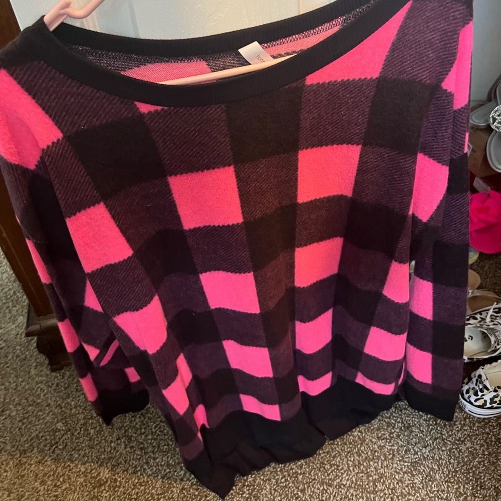 New. Boutique brand, fuzzy pink plaid sweatshirt. Size small.